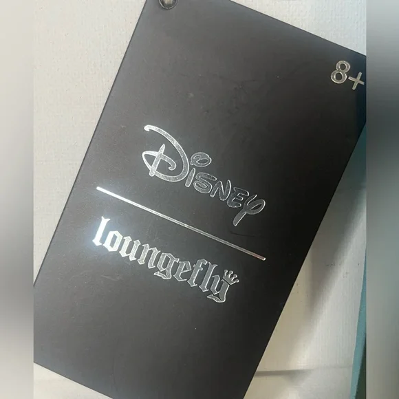 Loungefly - Disney Stitch Tiki Passport Bag - Entertainment Earth Exclusive NWT - Picture 6 of 11